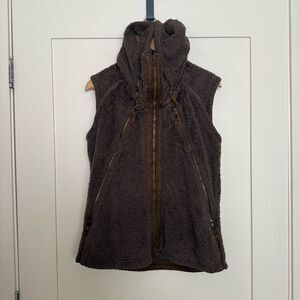 Kuhl Womens Sz L Brown Fuzzy Hooded Flight Vest Packable Hood Sherpa Outdoor